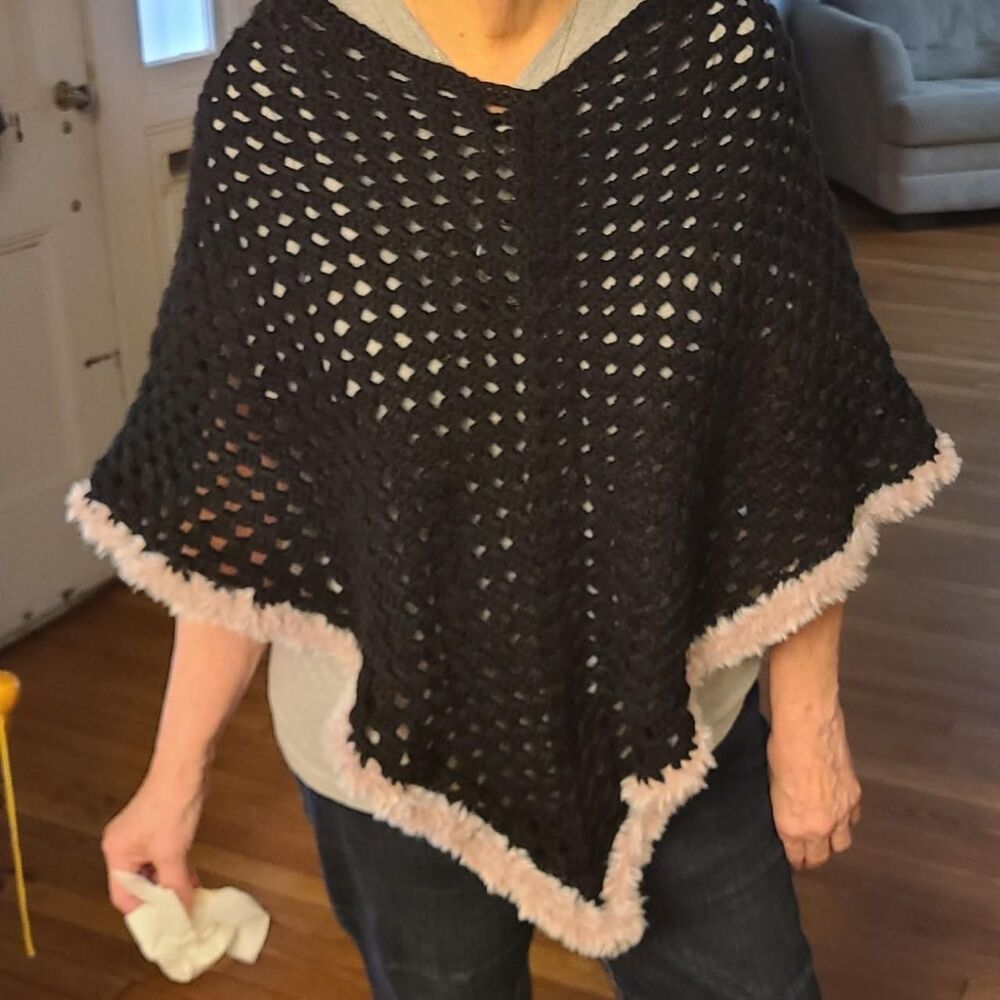 Unbranded Women's Black and Navy Top